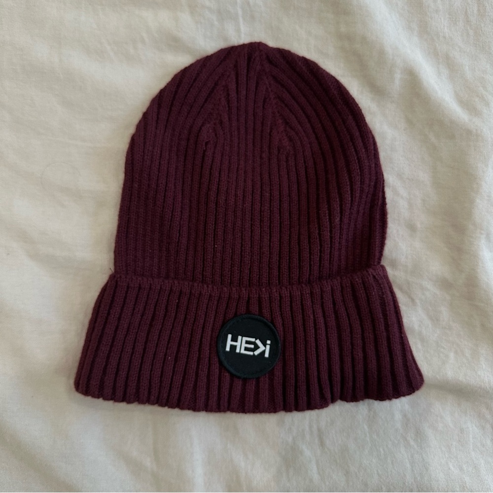 EUC - HE>I burgundy Ribbed Knit beanie with Folded Cuff